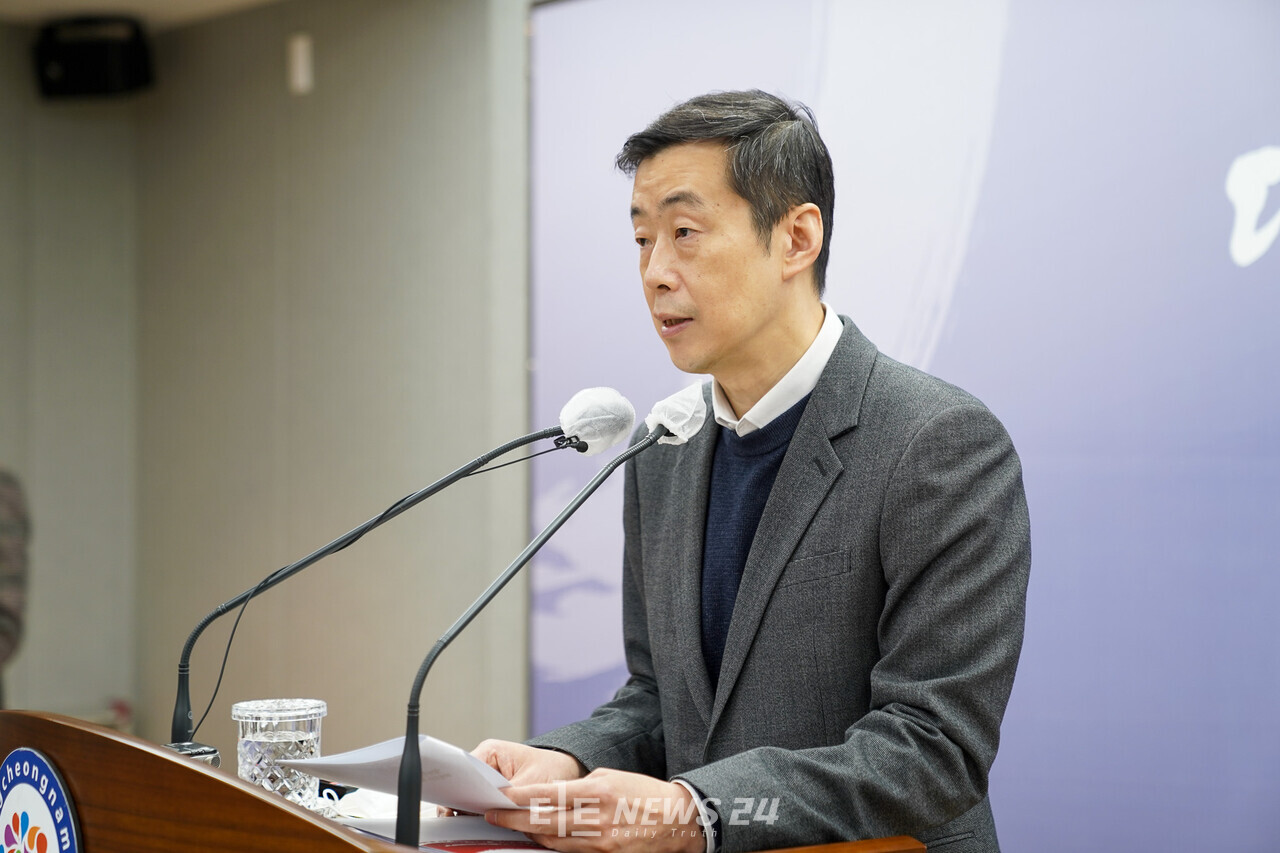 이창규 도 기획조정실장은 4일 도청 프레스센터에서 기자회견을 열어 충남도 공공기관 경영효율화 추진계획을 발표했다. 황재돈 기자. 