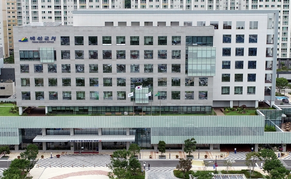 충남 예산군이 새로 개편한 인구정책대응팀을 중심으로 각종 인구정책 추진에 나설 계획이다. 예산군청 청사.