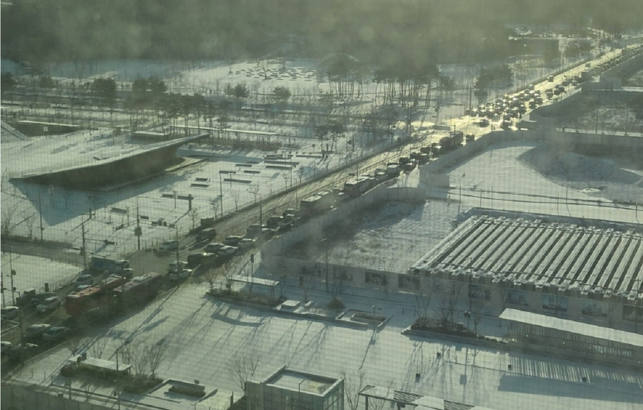 지난해 12월 14일 남세종 IC 부근 블랙 아이스 현상으로 차량 지·정체 행렬이 신도심까지 이어졌다. 시민 제공.