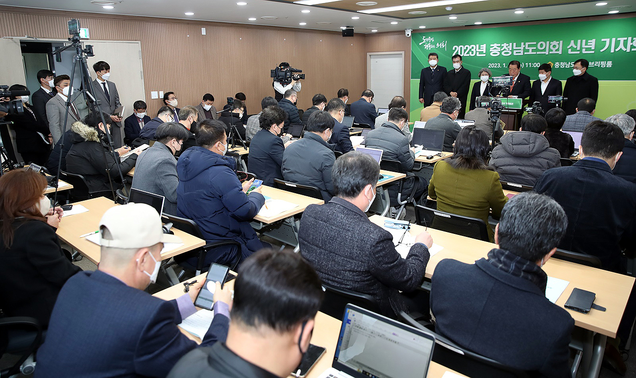 충남도의회 의장단 신년 기자회견 모습. 충남도의회 제공.