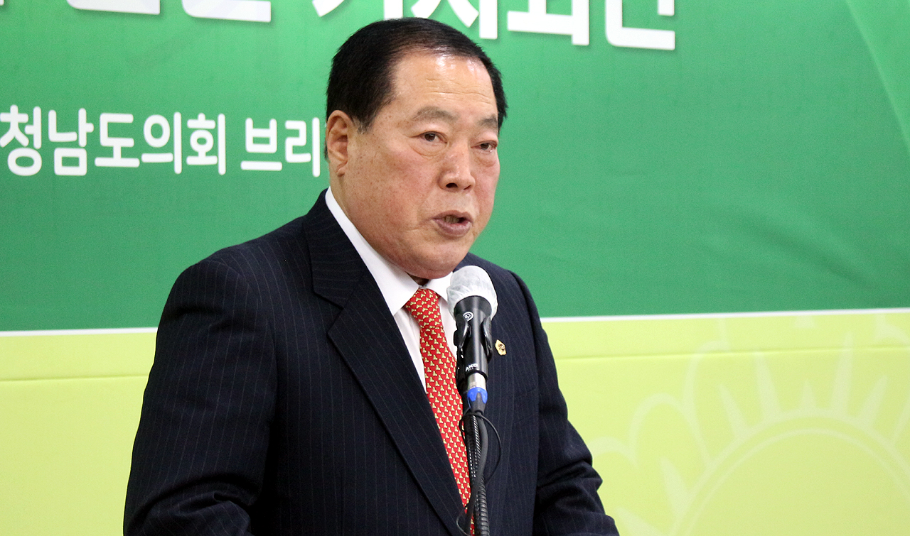 조길연 충남도의회 의장이 18일 열린 신년 기자회견 자리에서 아산 소재 도 산하 공공기관 이전 논란에 대해 “의견 조율이 가능하리라 생각한다”고 전망했다. 안성원 기자.