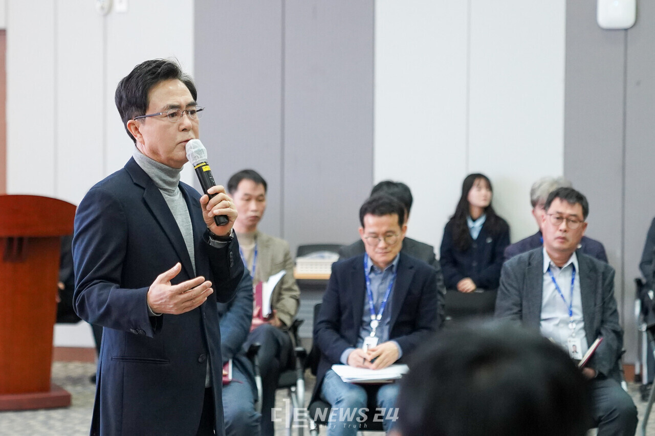 김태흠 충남지사가 6일 도청 대회의실에서 팀장과의 간담회를 열었다. 황재돈 기자. 