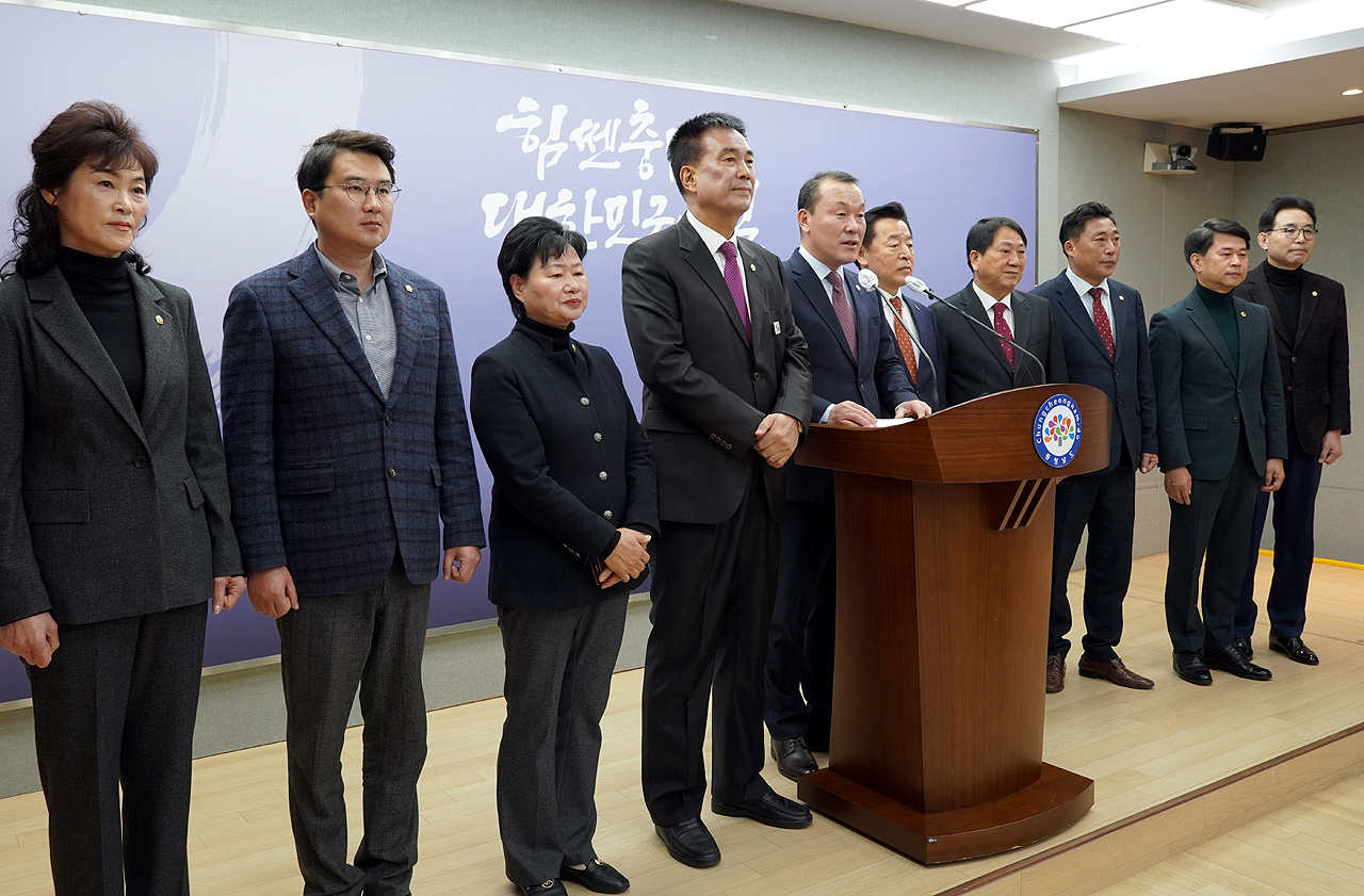 예산·홍성 지역구 선출직 충남도의원과 군의원들이 8일 도 산하 공공기관 내포신도시 이전 계획을 지지하고 나섰다. 안성원 기자.