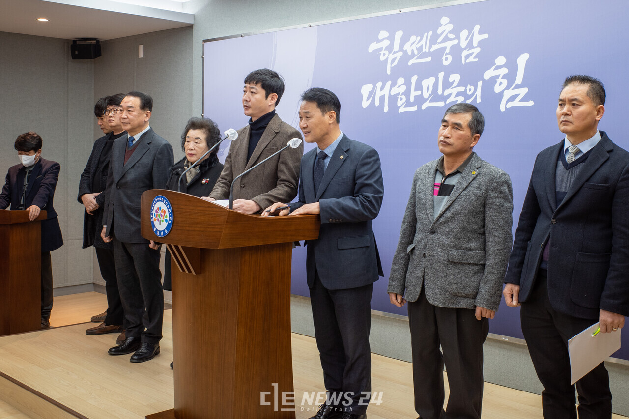 충남 홍성군과 예산군 주민들이 충남도 산하 공공기관의 내포신도시 이전에 환영 입장을 밝혔다. 황재돈 기자. 