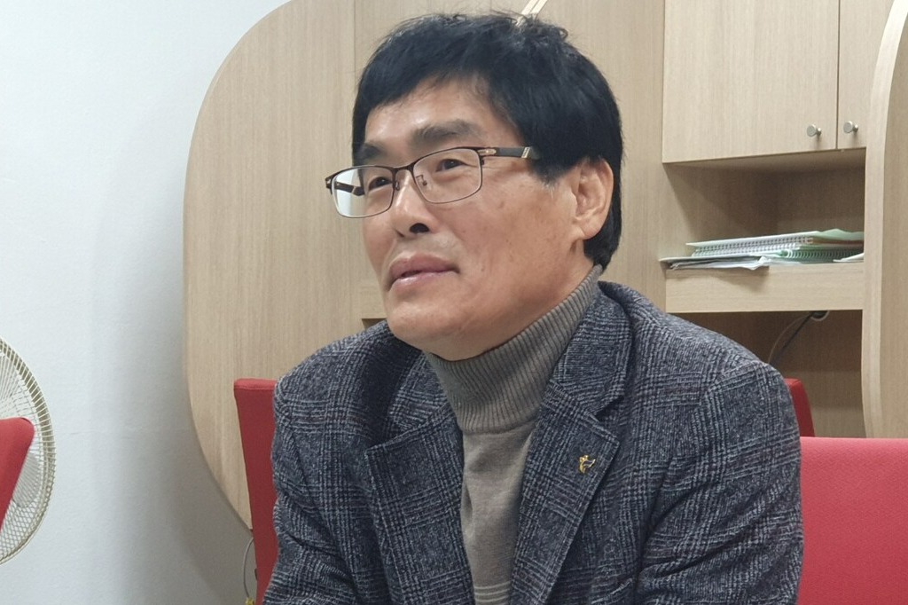 이희철 투자유치담당관이 13일 부여군청 기자실을 찾아 향후 계획을 밝혔다. 김다소미 기자. 