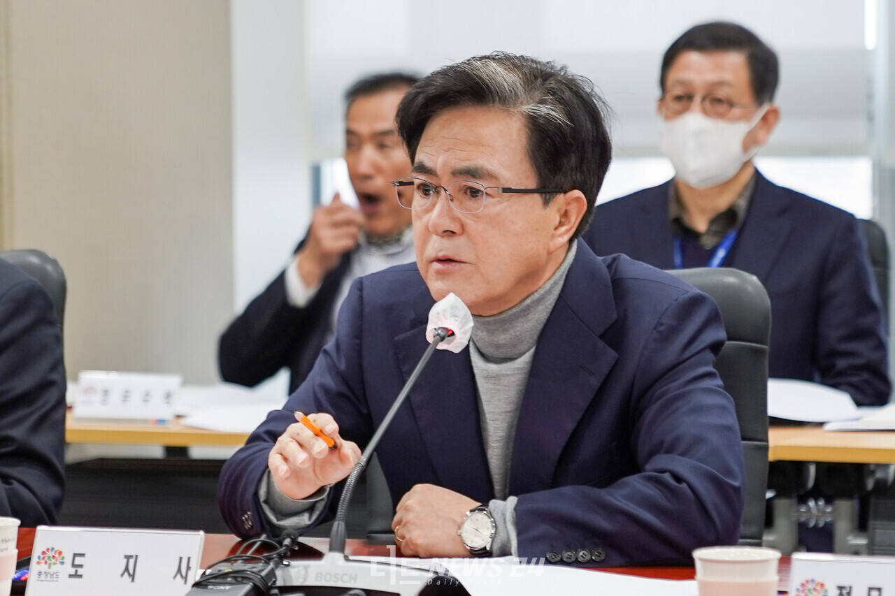 김태흠 충남지사는 14일 에 출연해 충청권 순환 서해고속도로 건설을 충청권 메가시티 첫 SOC사업으로 추진하겠다는 의지를 밝혔다. 자료사진. 황재돈 기자. 