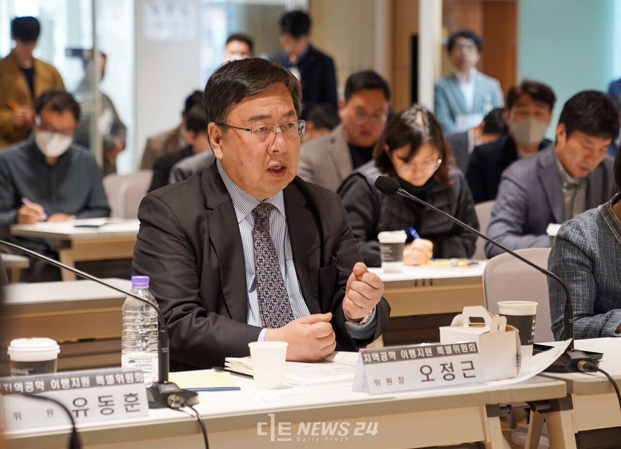오정근 균형발전위원회 지역공약 이행지원 특별위원장이 인사말을 하고 있다. 황재돈 기자. 
