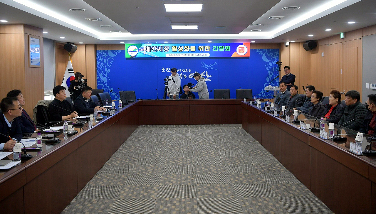 이날 간담회의 대화는 일치하지 않은 국수 가격과 숙박료 인상 자제 등 현재의 인기를 유지하기 위한 자정 노력에 초점이 맞춰졌다. 예산군 제공.