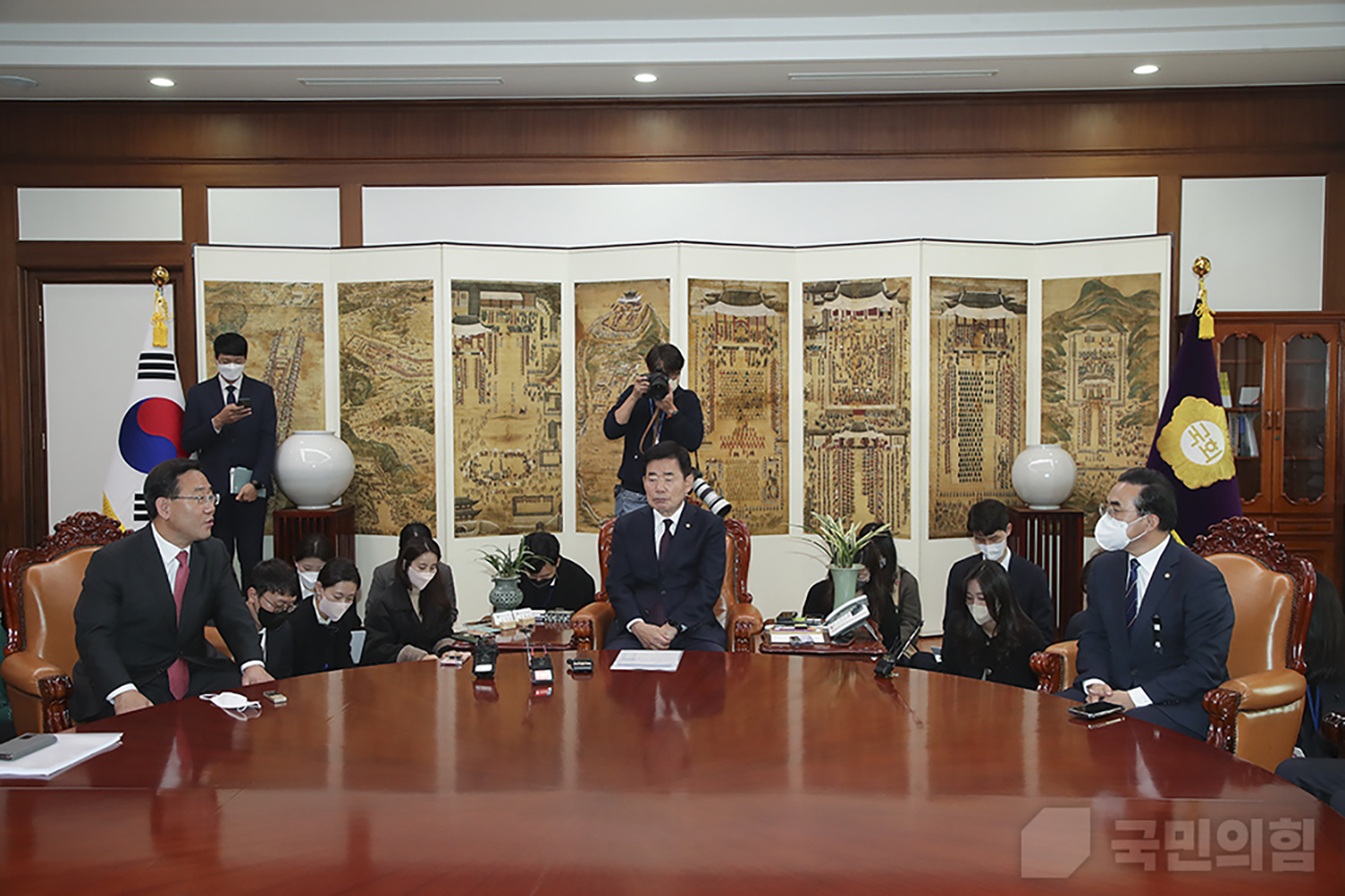 여야가 내년 총선을 앞두고 선거제 개편 논의에 착수하면서 선거법 개정이 이루어질지 관심이 쏠리고 있다. 자료사진.