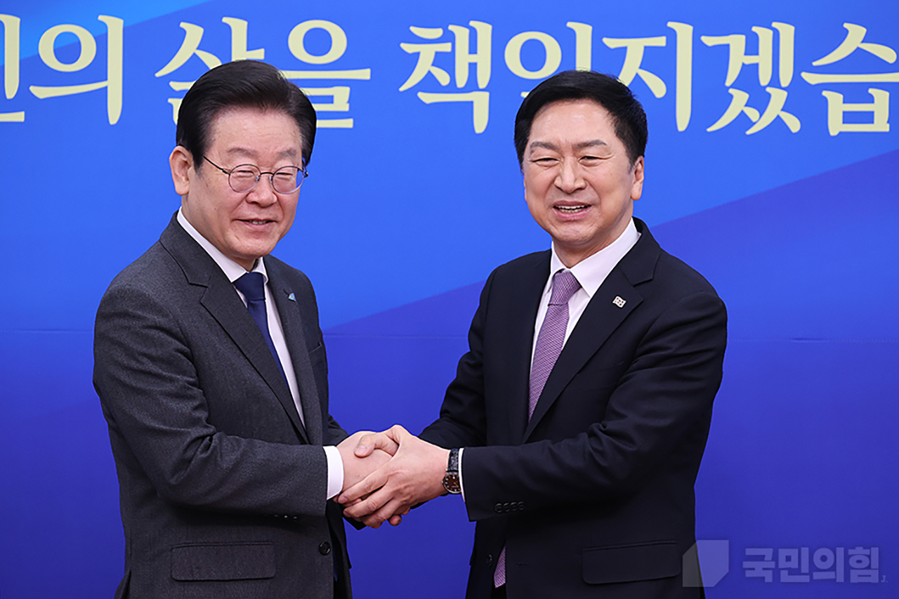 김기현 국민의힘 신임 대표가 지난 15일 국회 더불어민주당 대표회의실에서 이재명 대표를 예방하고 있다. 국민의힘 홈페이지.