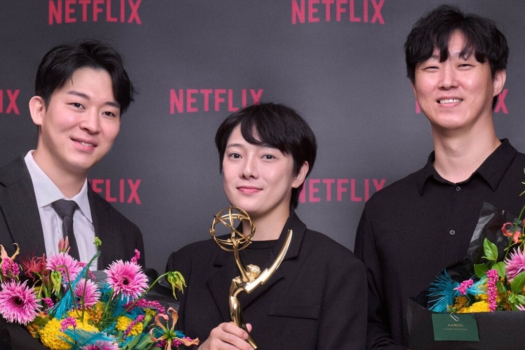 베스트스턴트팀의 김차이씨(가운데). 에미상 6관왕을 휩쓴 '오징어게임'에서 새벽역을 맡아 열연한 정호연의 액션을 담당했다. 에미상에서 아시아 최초로 '스턴트 퍼포먼스' 부문으로 수상자에 이름을 올렸다. 본인 제공.