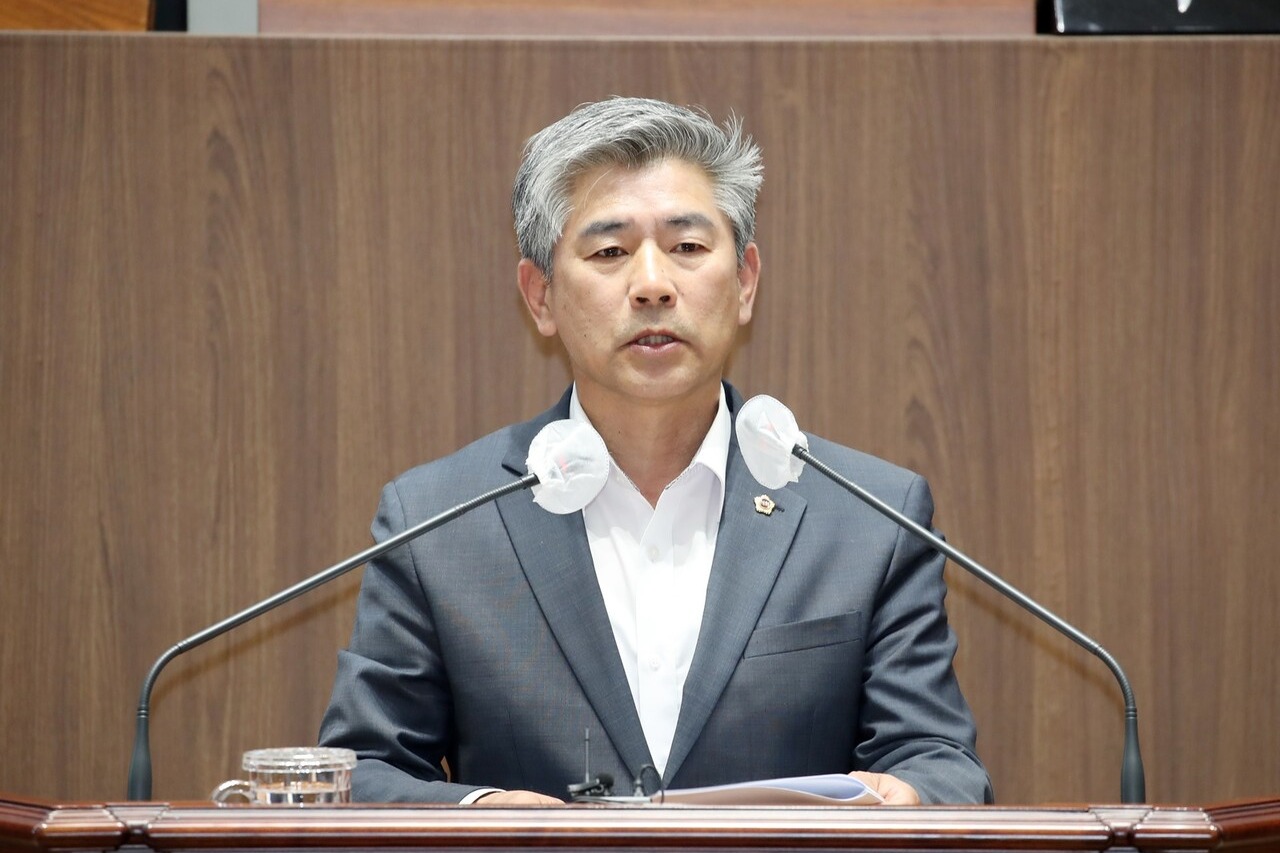 조철기 충남도의회 의원은 28일 열린 제343회 임시회 제1차 본회의 5분 발언을 통해 충남 연고 프로축구단인 충남아산FC에 대한 지원 규모 확대를 주장했다. 도의회 제공.