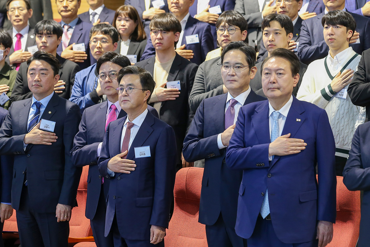 이날 협약식 행사에는 윤 대통령과 김태흠 충남지사, 이명수·강훈식 국회의원, 이재용 삼성전자 회장 등이 내빈으로 참석했다. 황재돈 기자.
