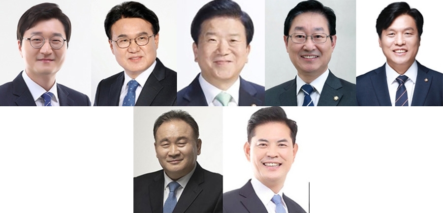 왼쪽부터 더불어민주당 장철민(동구), 황운하(중구), 박병석(서구갑), 박범계(서구을), 조승래(유성갑), 이상민(유성을), 박영순(대덕구) 국회의원. 자료사진.