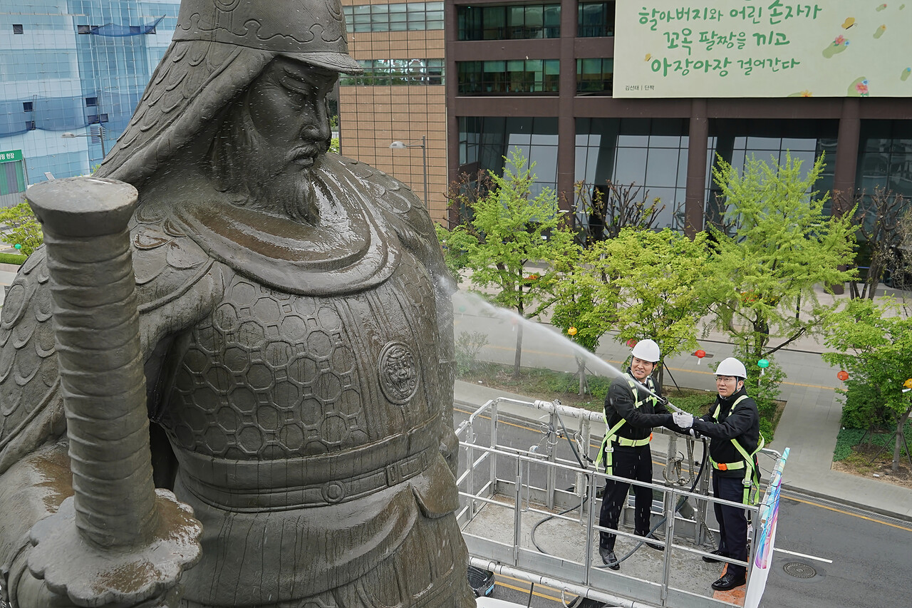 아산시, 서울시와 광화문광장 이순신장군 동상 친수식 거행