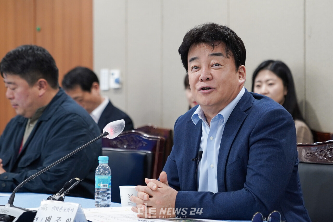 백종원 더본코리아 대표가 11일 6차 산업화단지 조성을 지원해 “농민을 부자로 만들겠다”는 포부를 밝혔다. 유솔아 기자
