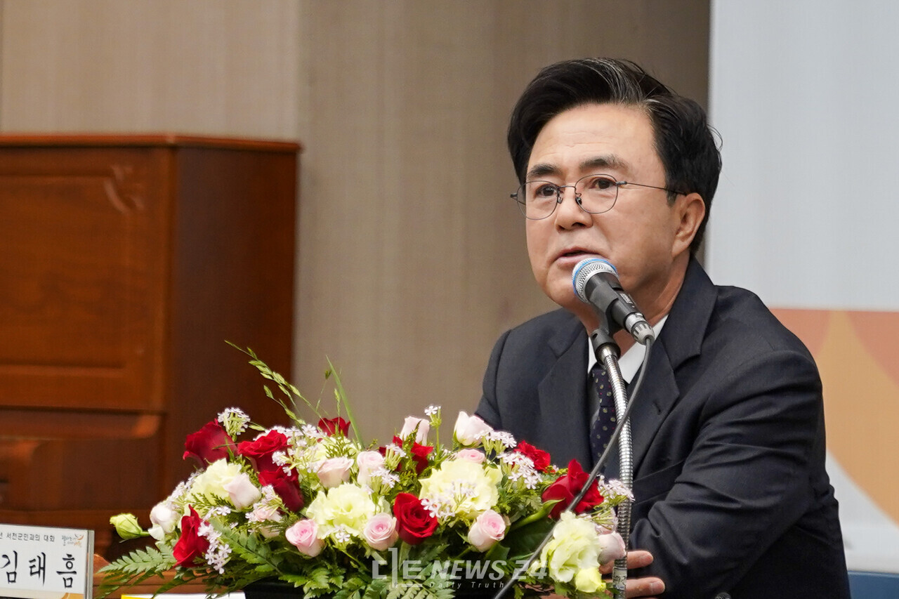 김태흠 충남지사가 12일 기재부의 서산공항 예비타당성 조사 탈락을 두고 정부·여당을 비판하는 야당을 향해 “정치적으로 이용해선 안 된다”고 날을 세웠다. 황재돈 기자.