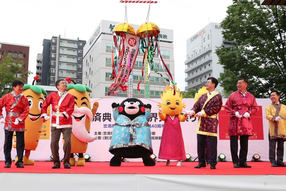 김태흠 충남지사가 지난 22일 일본 구마모토현에서 대백제전과 금산인삼축제를 홍보하고 있다. 충남도 제공.