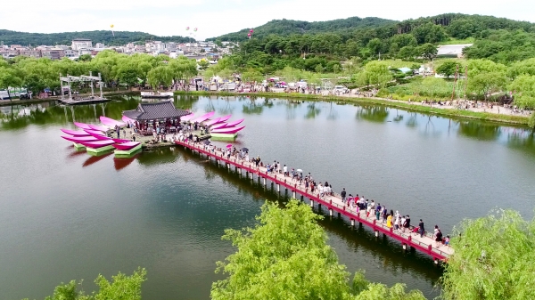 서동연꽃축제 주 무대인 궁남지 일원. 자료사진. 