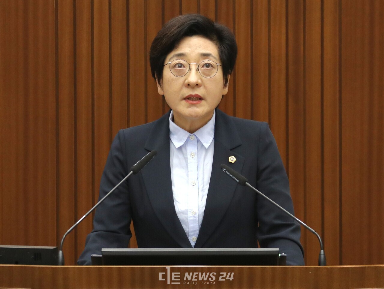 이순열 의장이 지난 15일 오전 의장으로 선출되기에 앞서 5분 발언으로 '4대 진입 관문' 조성안의 문제점을 지적하고 있다. 세종시의회 제공. 