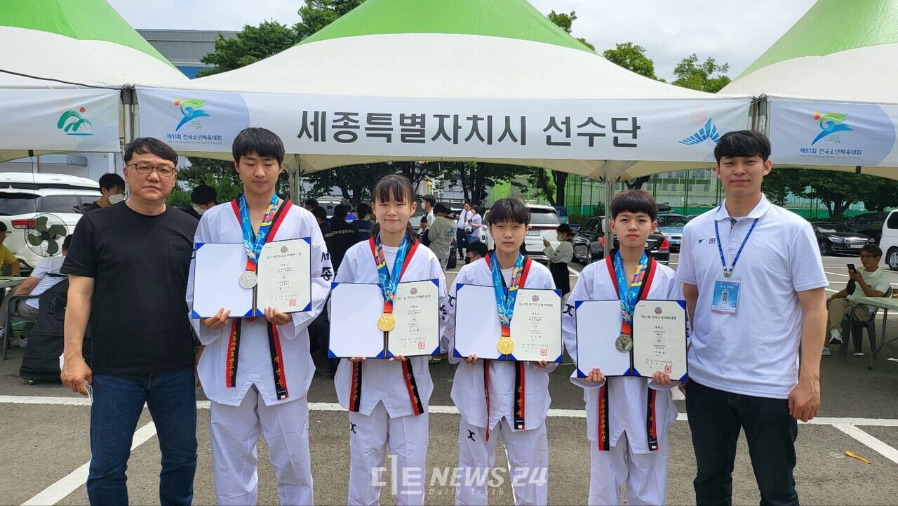 세종시 태권도 선수단 메달리스트. 사진 왼쪽부터 김서율, 김민서, 이하늘, 정민수. 시체육회 제공. 