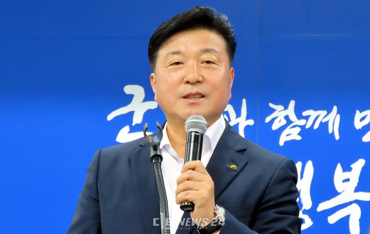 최재구 예산군수가 29일 군청 대회의실에서 민선 8기 출범 1주년을 맞아 언론인과 간담회를 가졌다. 