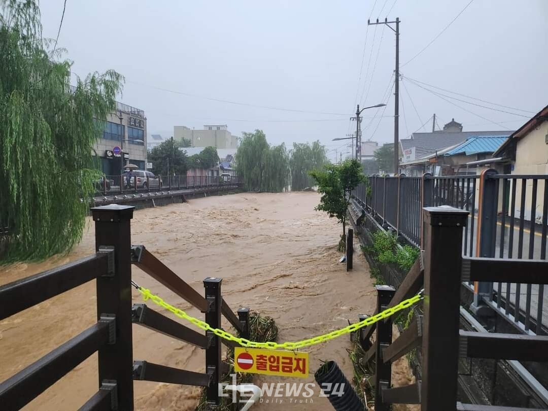 공주시 제민천 범람 직전 모습. 공주시 제공. 