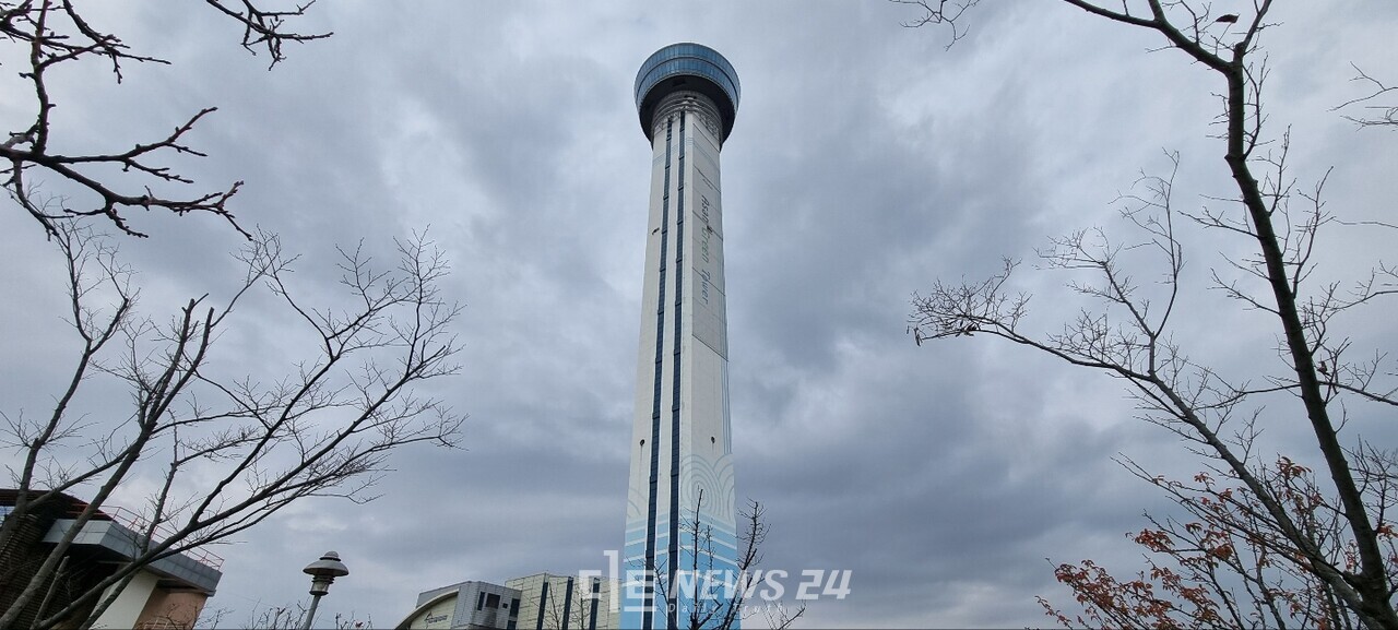아산시 환경과학공원 150m 그린타워 전망대 모습. 이희택 기자. 