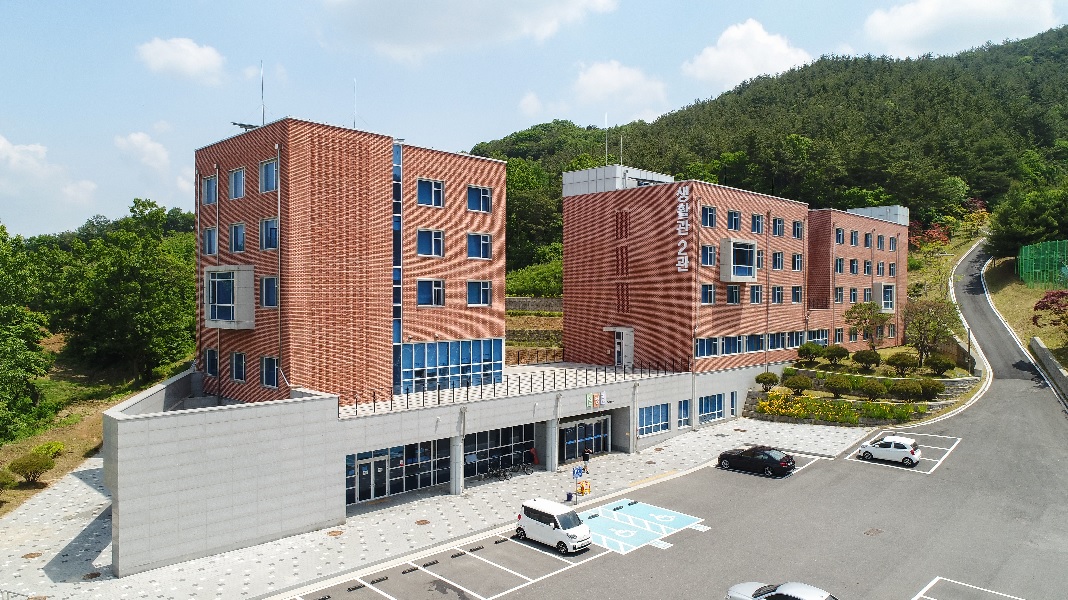 충남도립대 생활관 전경. 도립대 제공.