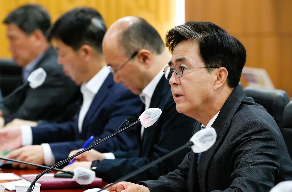 김태흠 충남지사 14일 열린 실국원장 회의에서 '탈 플라스틱' 정책이 미비한 시스템으로 제대로 운영되지 않음을 꼬집으며 구체적인 로드맵 마련을 주문했다. 자료사진. 