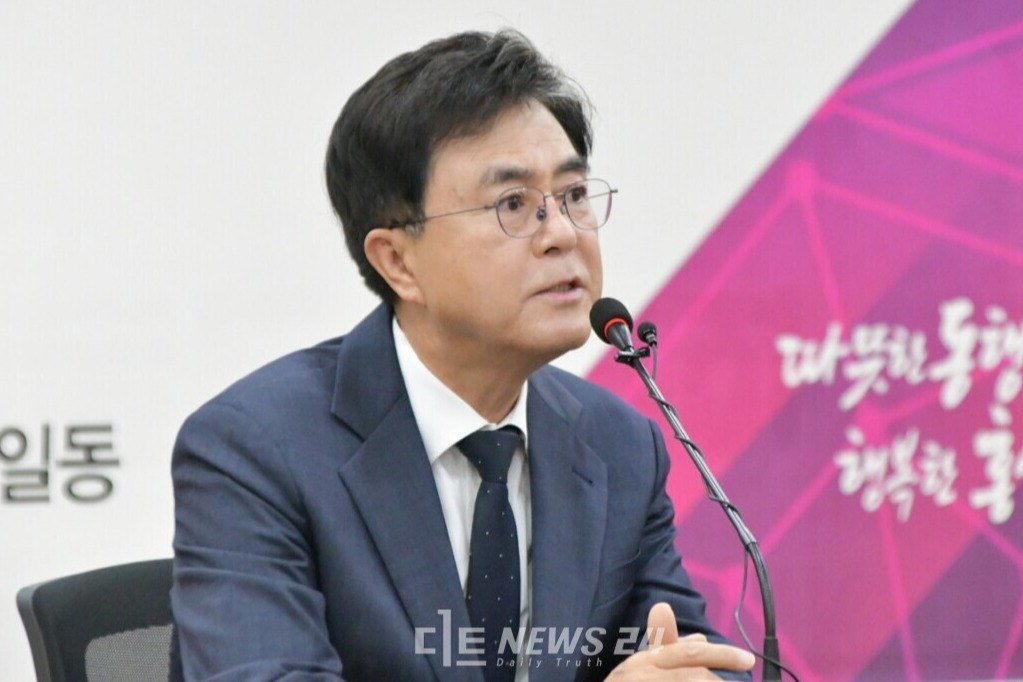 김태흠 충남지사가 4일 홍주문화회관에서 열린 '언론인 간담회'에서 홍성의 미래 발전을 위한 방안을 나눴다. 김다소미 기자.