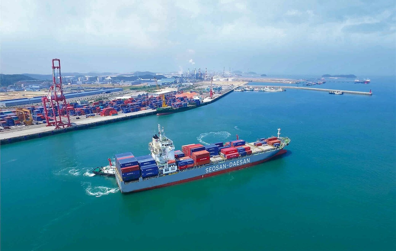 충남도가 도내 5개 시군, 4개 항만의 특화 개발에 나선다. 18개 사업을 발굴했으며 국가계획 반영을 목표에 두고 있다. 대산항 전경. 자료사진. 