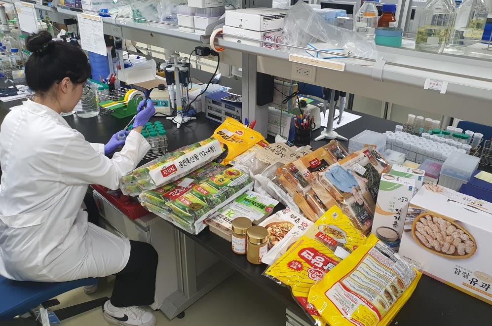 충남도 보건환경연구원이 도내에서 유통되는 '추석 성수식품' 52건의 안전성을 전수 조사했다. 충남도 제공. 