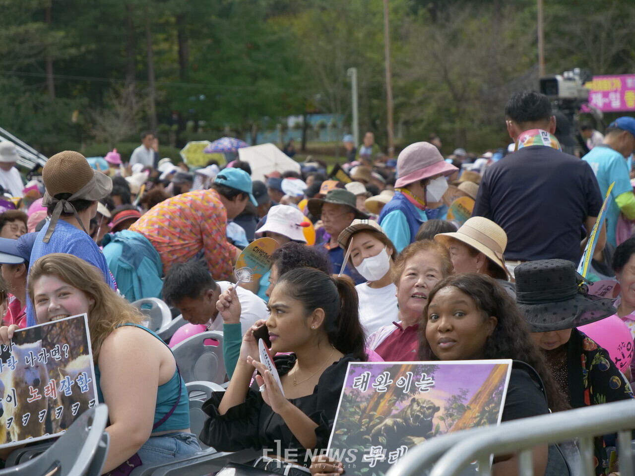 외국인 방문객들도 전국노래자랑을 찾았다. 김다소미 기자. 