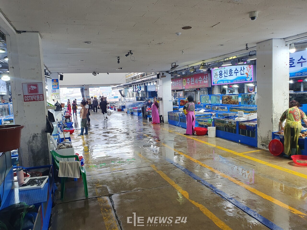 연휴 첫날 오후에 찾은 대천항 수산시장 모습. 명절이라는 말이 무색할 정도로 한산하다. 김다소미 기자.