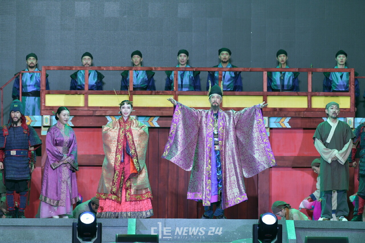 공주시에서 펼쳐진 웅진판타지아 연출 장면. 