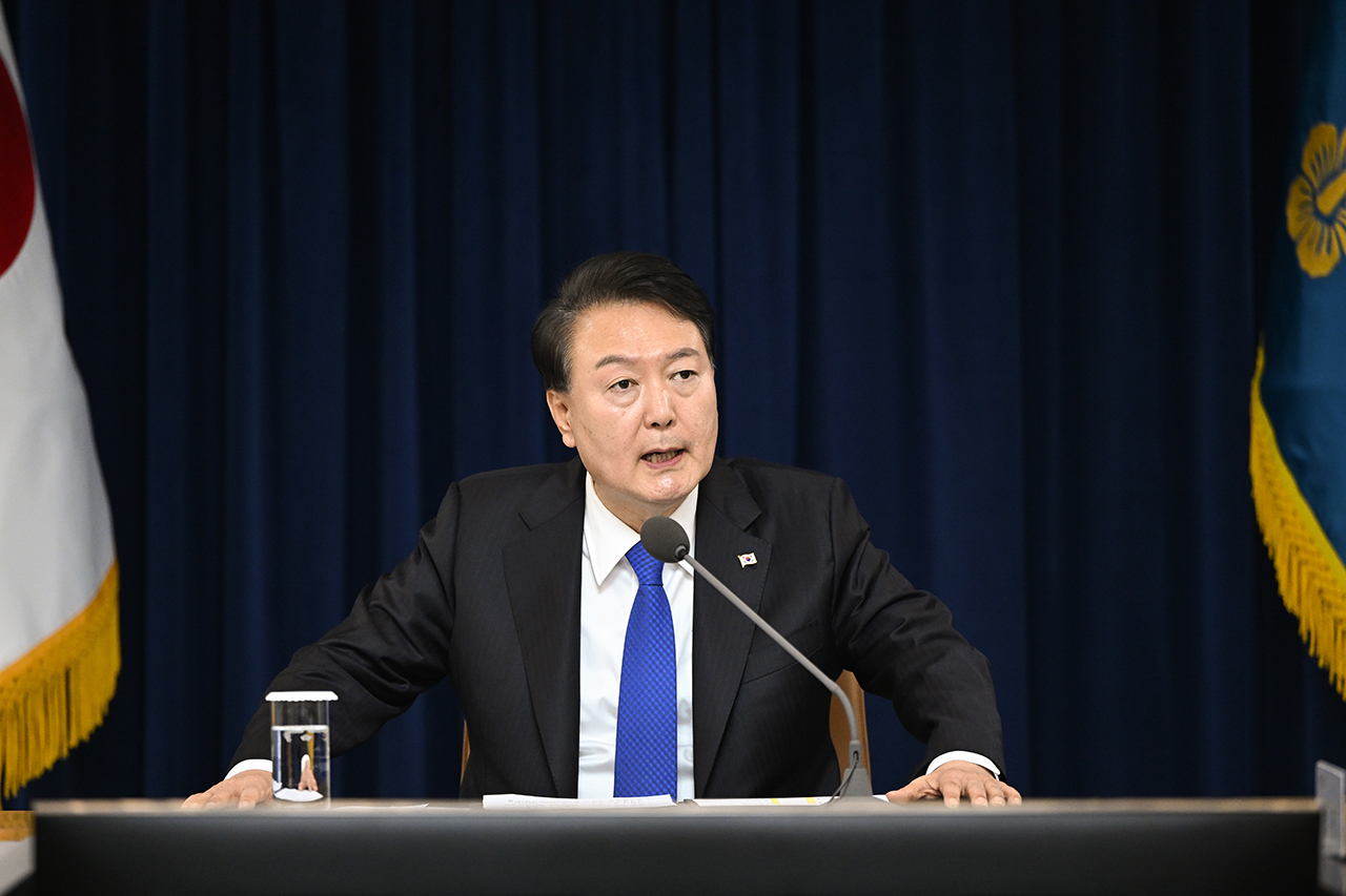 윤석열 대통령은 19일 충북대에서 열린 '필수 의료혁신 전략회의'에서 국립대병원 육성과 의료인력 확충, 인재 양성 필요성을 강조했다. 충청권은 정부의 의대 정원 확대 계획에 반색하고 나섰다. 자료사진. 대통령실 제공.