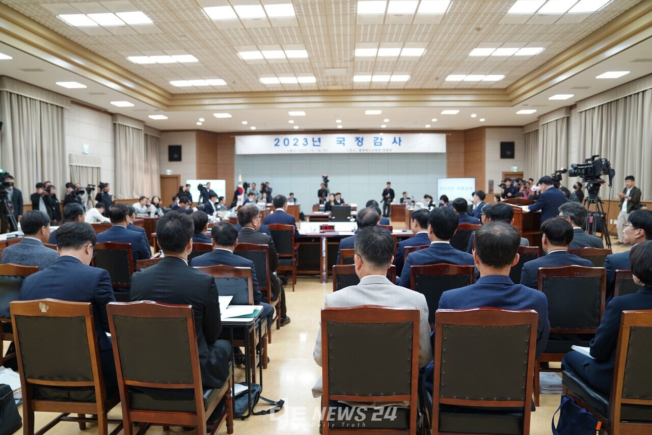 지난 18일 충북도교육청에서 열린 국회 교육위원회 소관 대전시교육청 국정감사 현장 모습. 유솔아 기자. 