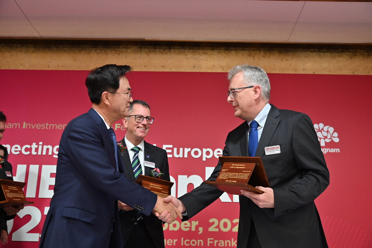 도는 투자설명회에 앞서 글로벌 5개 기업의 도내 투자를 이끌어냈다. 이들 기업은  천안과 서산, 당진 등 3개 지역에 총 5억 3500만 달러를 투자해 제품 생산 공장 신·증설, 연구개발(R&D) 센터를 설립할 계획이다. 