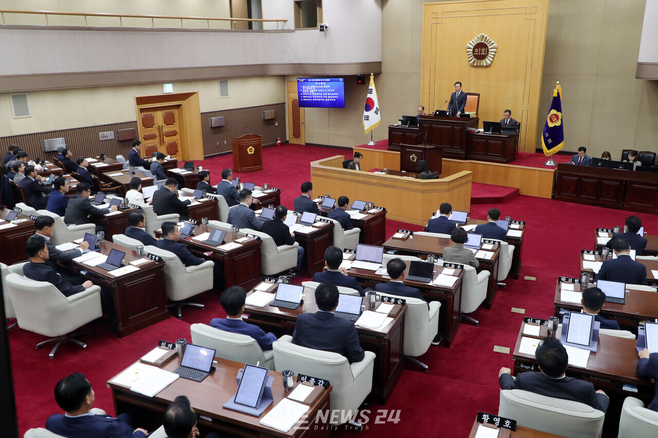 충북도의회는 1일 413회 정례회 제1차 본회의에서 교육위원회가 제출한 ‘충북지역(충북대·건국대) 의대 정원 확대 및 충북대병원 충주분원 건립 촉구 결의안’을 채택했다. 
