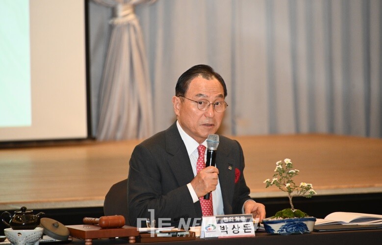 박상돈 시장·군수협의회장이 7일 부여 롯데리조트에서 열린 민선8기 2차년도 제2차 충남시장·군수협의회에서, 정부의 세수 부족에 따른 지자체의 고충을 전하고, 이에 따른 방안을 정부에 건의하겠다고 밝혔다. 김다소미 기자.