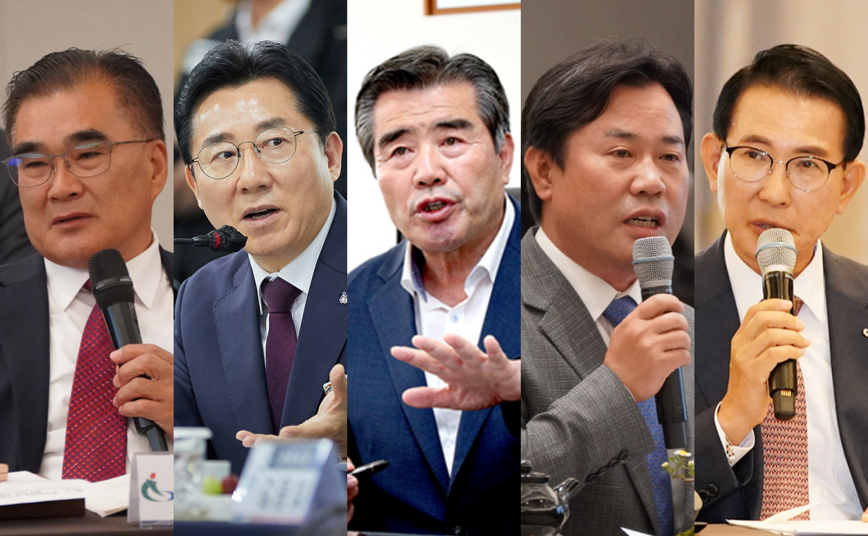 충남시장군수협의회가 7일 부여 롯데리조트에서 2차 회의를 갖고, 각 지자체의 현안을 공유했다. 이 자리에서 '지방자치'가 최대의 화두로 떠올랐다. 왼쪽부터 김기웅 서천군수, 박경귀 아산시장, 김동일 보령시장, 박정현 부여군수, 이완섭 서산시장. 김다소미 기자.