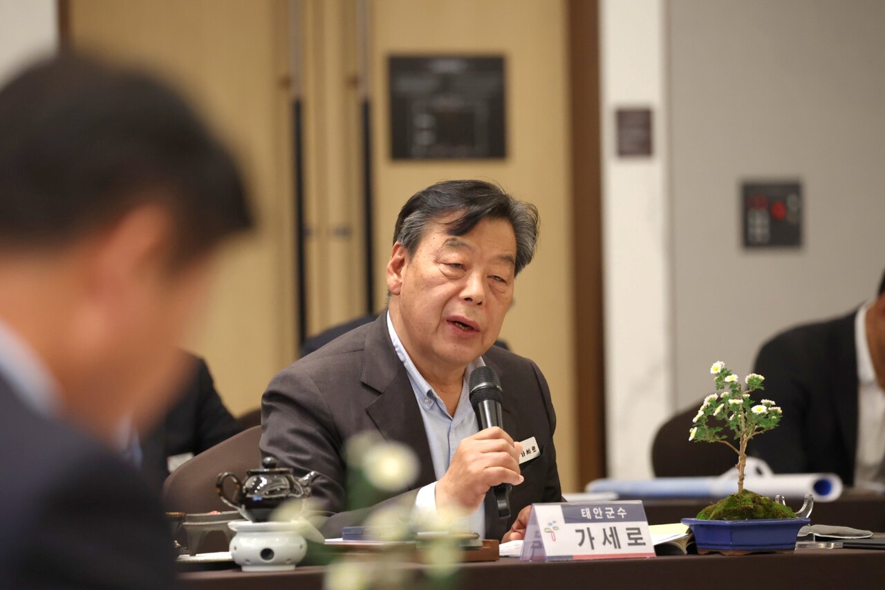 가세로 태안군수가 7일 부여 롯데리조트에서 열린 충남시장·군수협의회 '민선8기 2차년도 제2차 회의'에서 ‘화력발전소 폐쇄에 따른 대체산업 조성 지원 및 특별법 제정' 동참을 호소했다. 태안군 제공.
