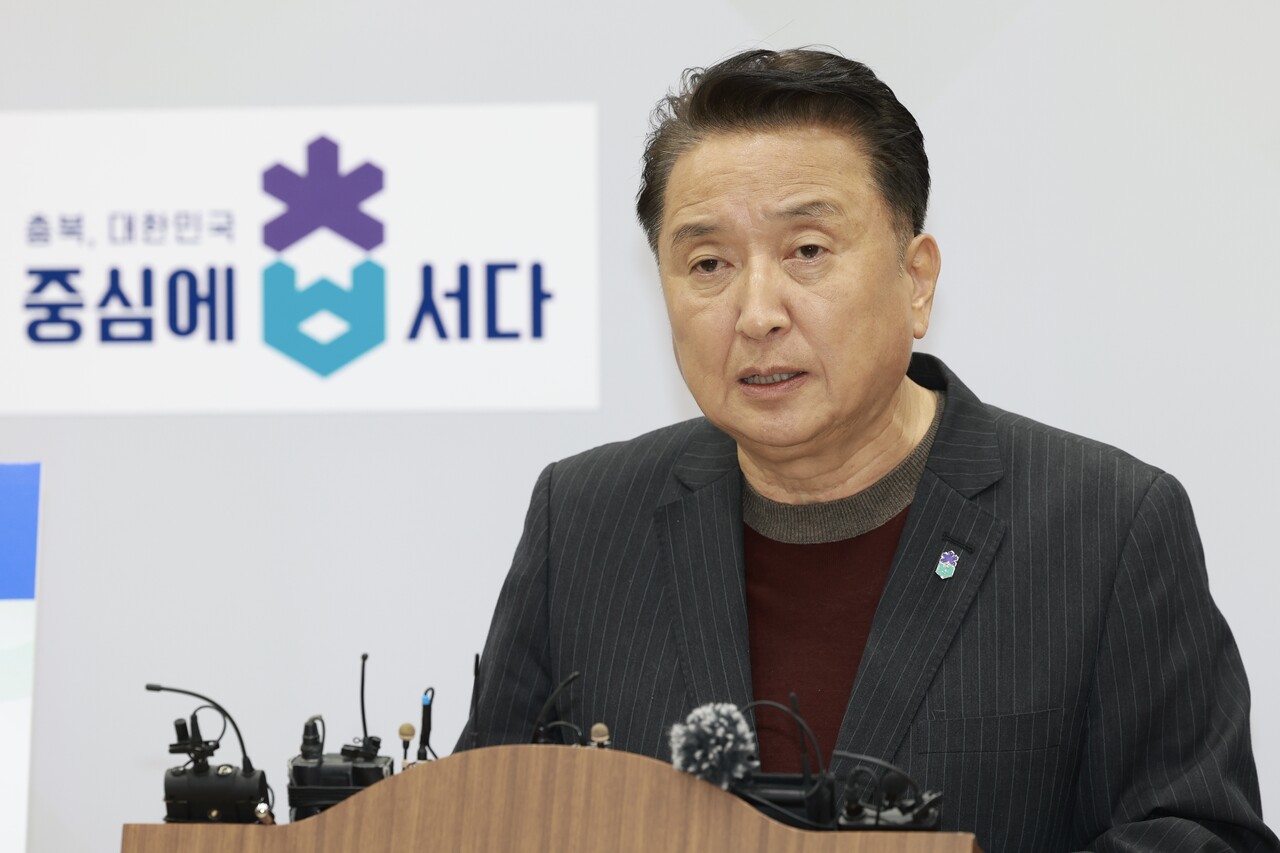 김영환 충북지사는 9일 도청 브리핑룸에서 기자회견을 열어 “전문가 간담회와 도민 요구를 적극 반영해 의료비후불제 대상질환을 기존 6개에서 14개로 확대키로 했다”고 밝혔다. 충북도 제공.