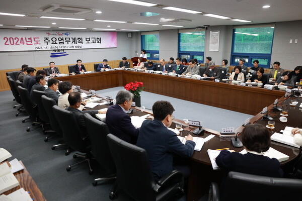 계룡시 2024년도 주요업무계획 보고회 개최 모습.