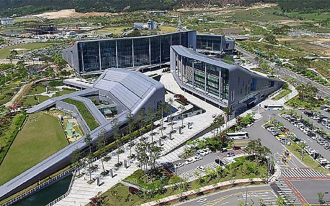 충남도가 추진하는 '탈플라스틱' 정책이 정부의 '일회용품' 정책 후퇴에도 지속할 예정이다. 충남도 전경. 