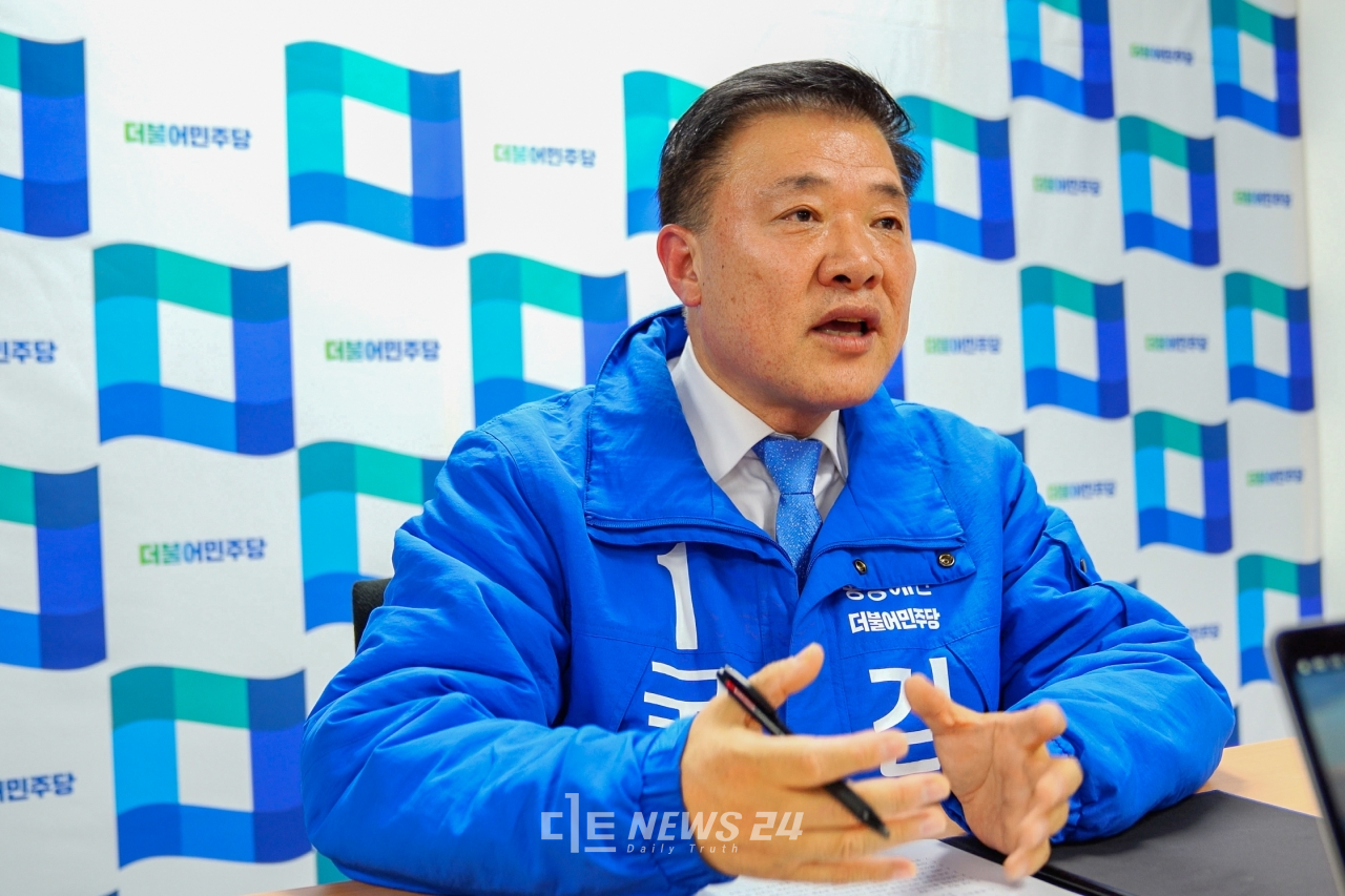 김학민 더불어민주당 예산·홍성지역위원장이 내년 총선 출마를 공식화했다. 오는 10일 홍성군의 한 카페에서 출판기념회를 개최한다. 자료사진. 