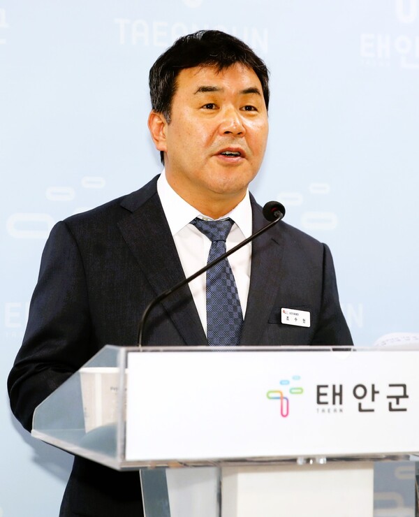 6일 군청 브리핑실에서 정례브리핑 중인 조수현 태안군보건의료원장. 태안군 제공.