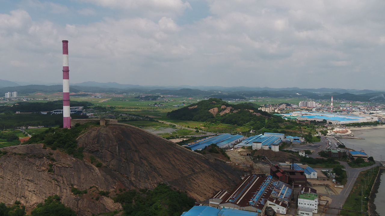 서천 장항국가습지 브라운필드 전경. 이곳은 1936년 처음 건설돼 1989년 폐쇄됐다. 운영 기간 토양과 인근 농작물들은 중금속에 오염됐고, 주변 주민들은 집단으로 암이 발병하기도 했다. 충남도 제공.