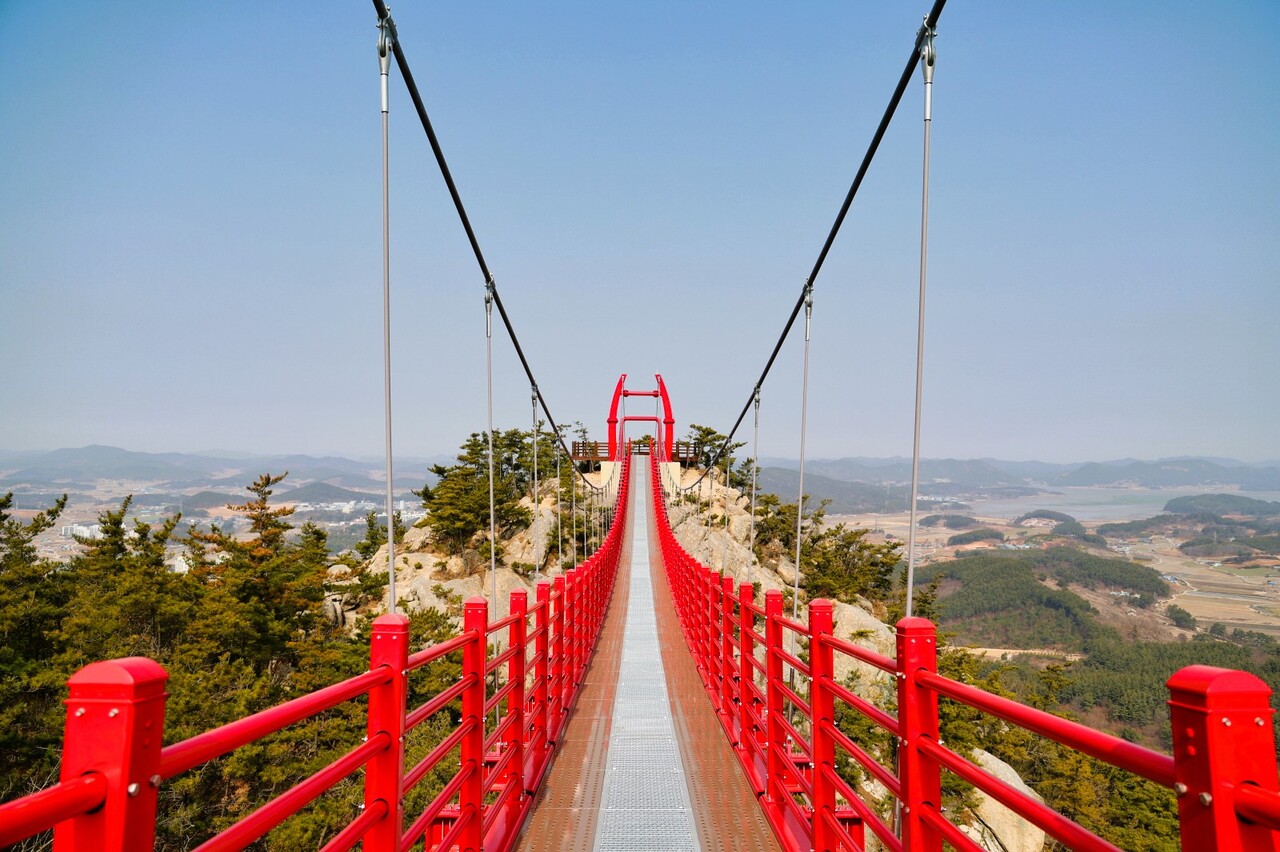 백화산 구름다리. 태안군 제공.